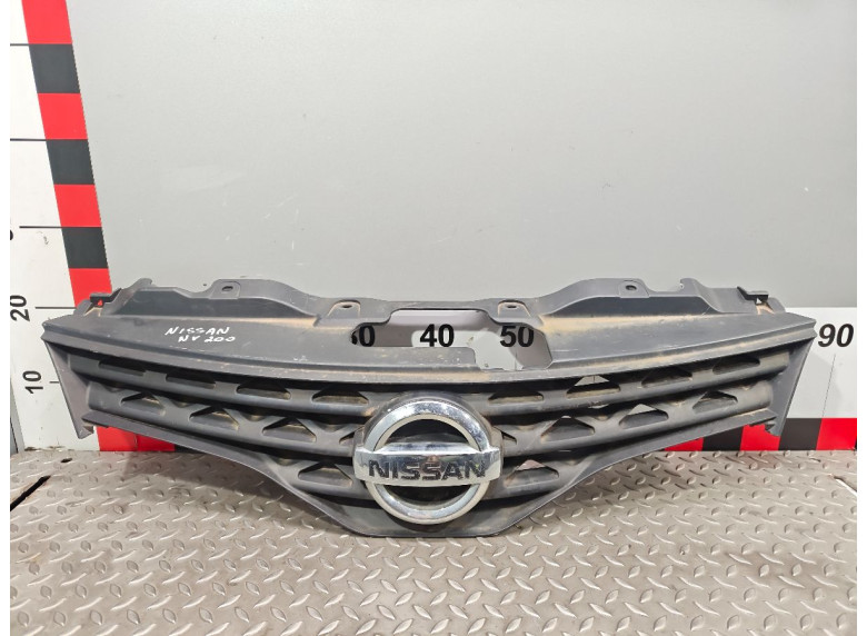 Решетка радиатора к Nissan NV200, 2012г.