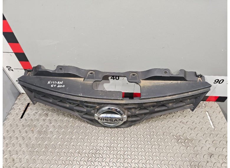 Решетка радиатора к Nissan NV200, 2012г.