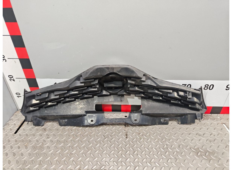 Решетка радиатора к Nissan NV200, 2012г.