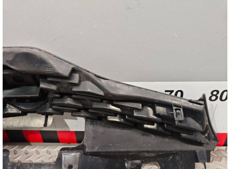 Решетка радиатора к Nissan NV200, 2012г.