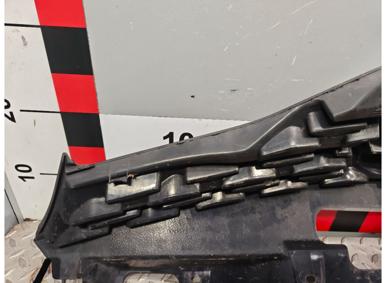 Решетка радиатора к Nissan NV200, 2012г.