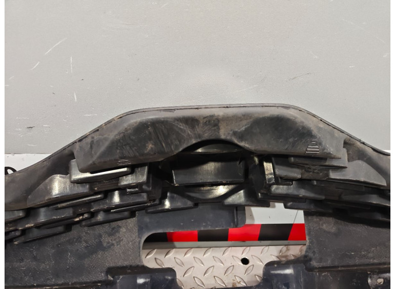 Решетка радиатора к Nissan NV200, 2012г.