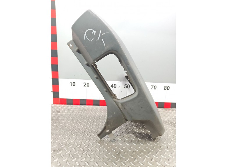 Клык бампера задний правый к Renault Trafic