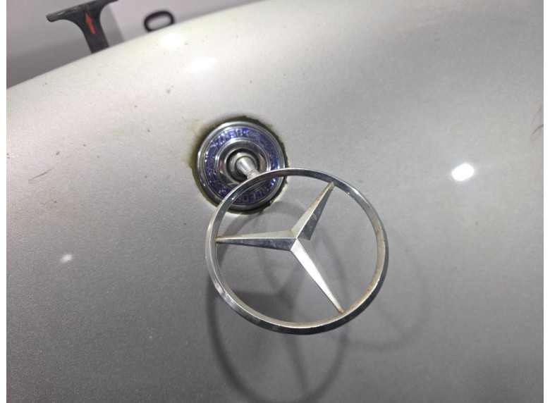 Эмблема к Mercedes S W220, 2000г.
