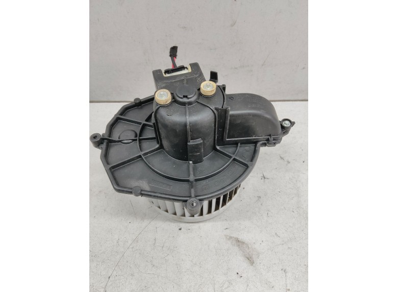 Моторчик печки к Peugeot Partner