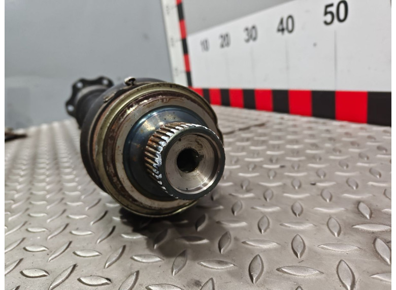 Полуось передняя правая (приводной вал, ШРУС) к Audi A4, 2021г.