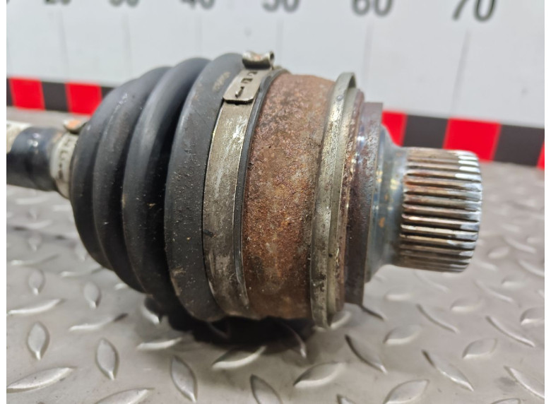 Полуось передняя правая (приводной вал, ШРУС) к Audi A4, 2021г.