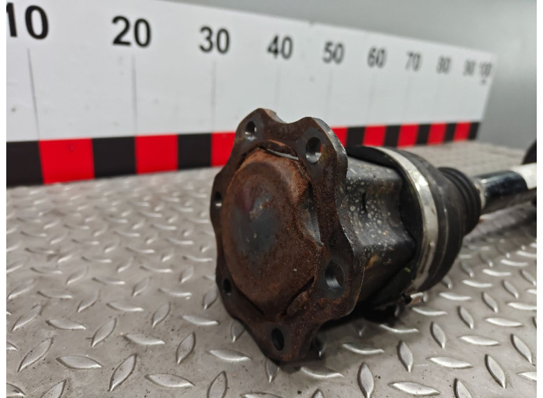 Полуось передняя правая (приводной вал, ШРУС) к Audi A4, 2021г.