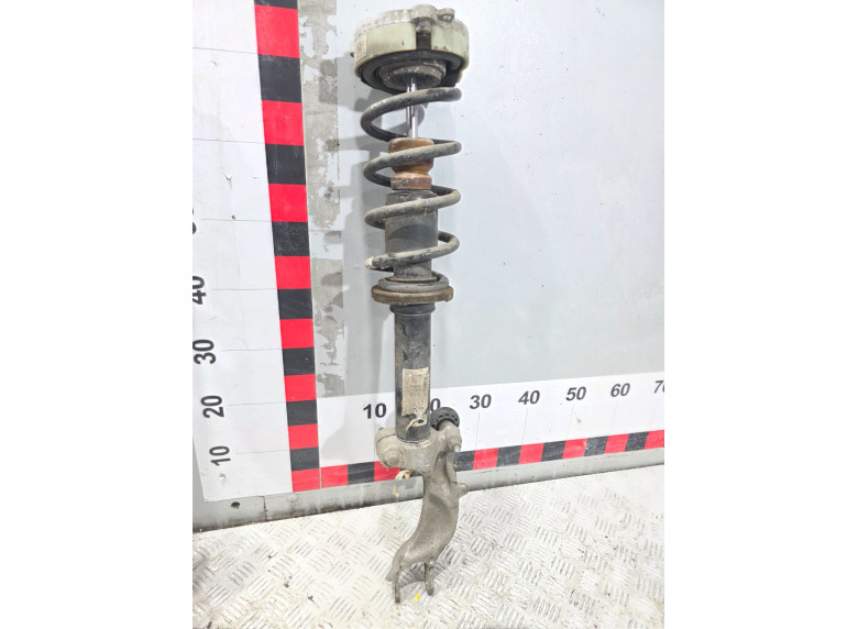 Амортизатор передний правый к Audi A4, 2021г.