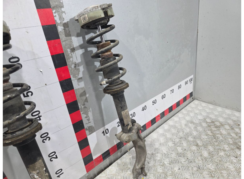 Амортизатор передний правый к Audi A4, 2021г.