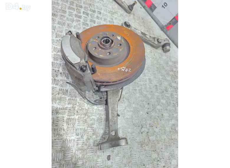 Кулак поворотный левый к Audi A4 undefined г.