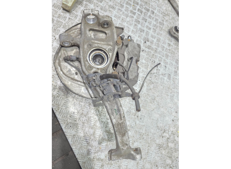 Кулак поворотный левый к Audi A4, 2021г.