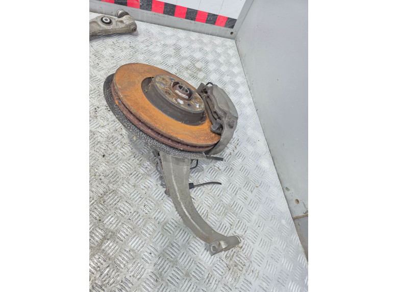 Кулак поворотный правый к Audi A4, 2021г.