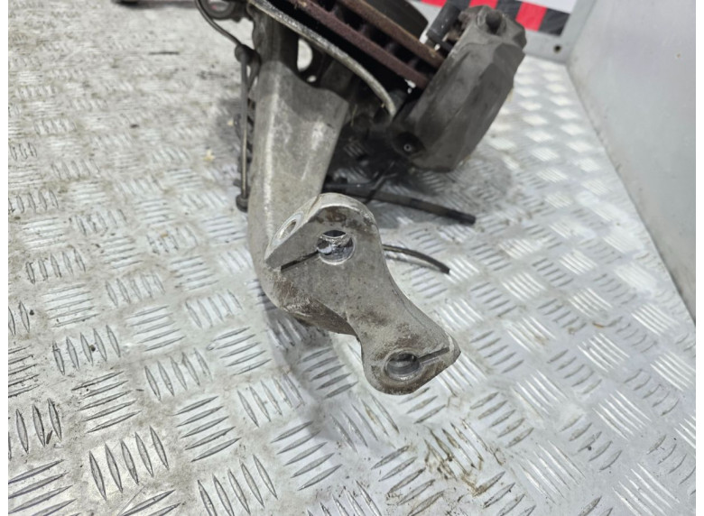 Кулак поворотный правый к Audi A4, 2021г.