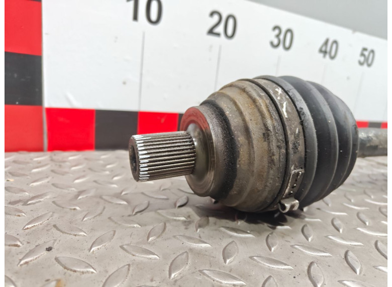 Полуось передняя левая (приводной вал, ШРУС) к Volkswagen Golf, 2005г.