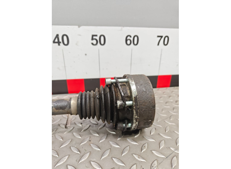 Полуось передняя левая (приводной вал, ШРУС) к Volkswagen Golf, 2005г.