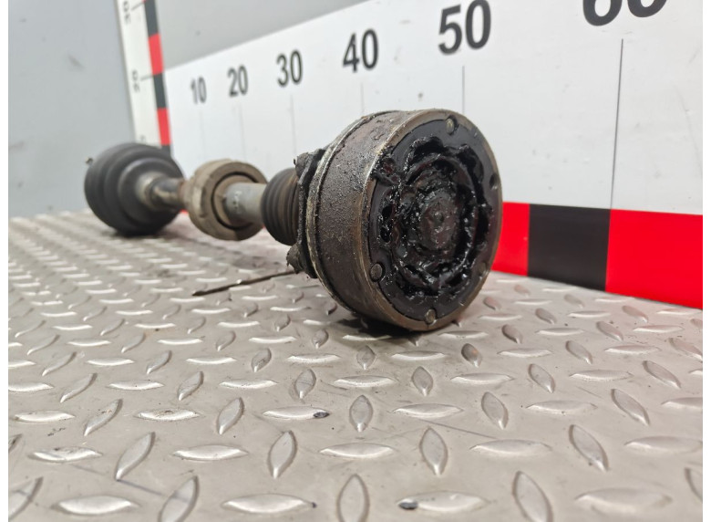 Полуось передняя левая (приводной вал, ШРУС) к Volkswagen Golf, 2005г.