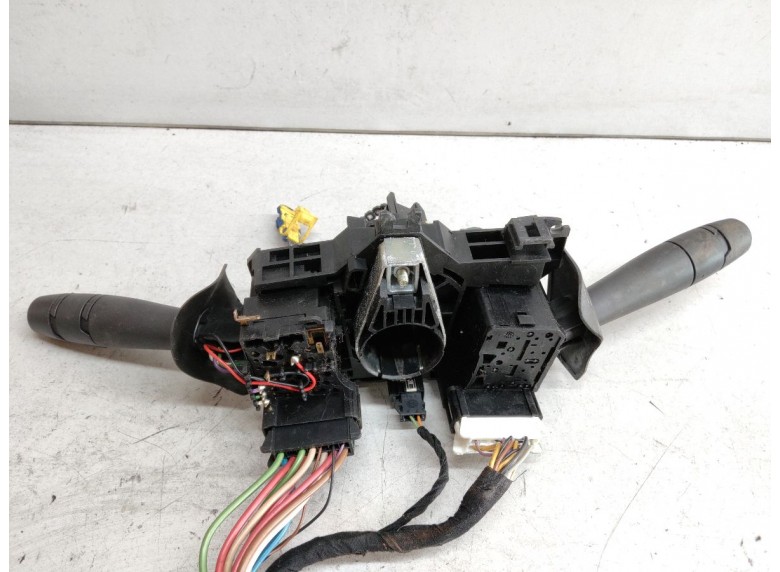 Переключатель подрулевой (стрекоза) к Переключатель подрулевой (стрекоза) к Dacia Logan undefined г. Logan