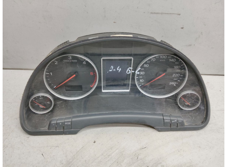Щиток приборов (приборная панель) к Audi A4, 2005г.