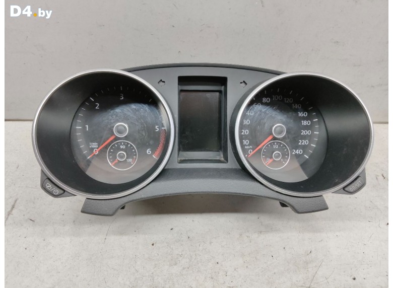 Щиток приборов (приборная панель) к Volkswagen Golf undefined г.