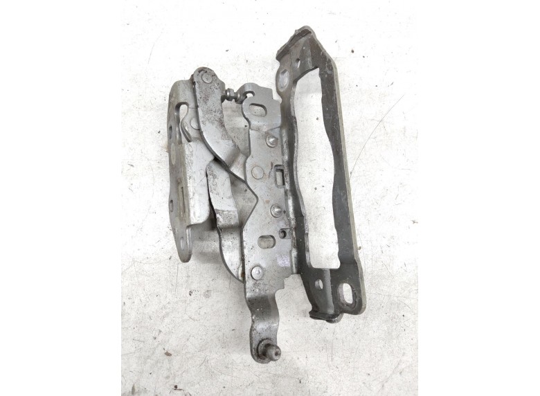 Петля капота левая к Mercedes C W204