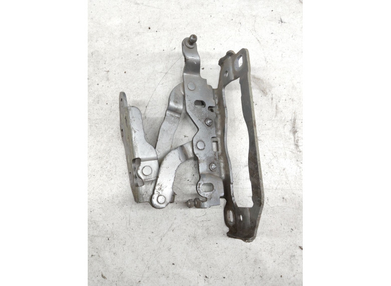 Петля капота правая к Mercedes C W204, 2011г.