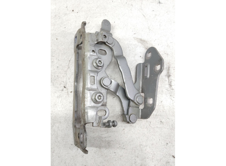 Петля капота правая к Mercedes C W204, 2011г.