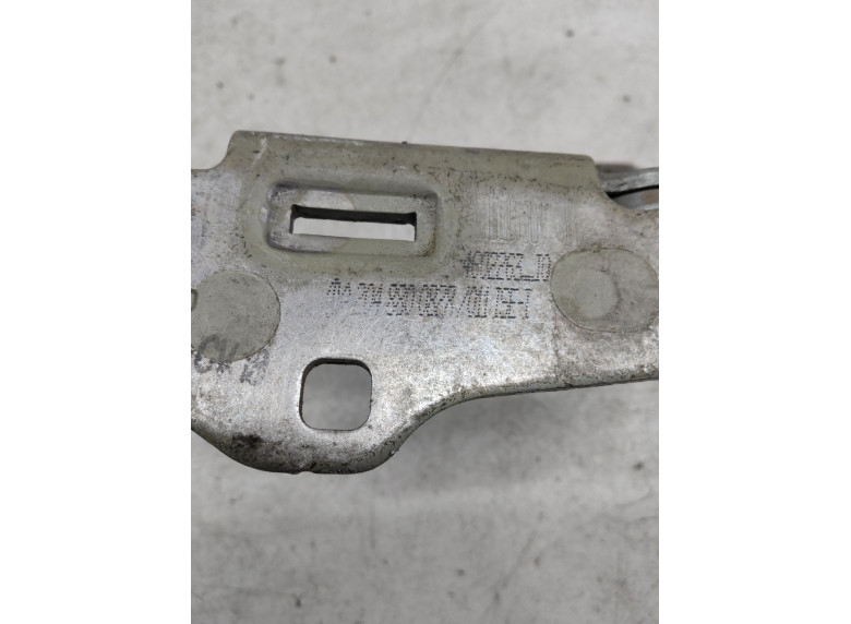 Петля капота правая к Mercedes C W204, 2011г.