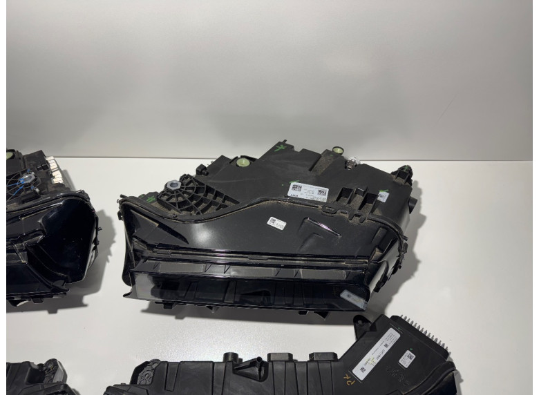 Фара передняя (комплект) к BMW XM G09, 2024г.