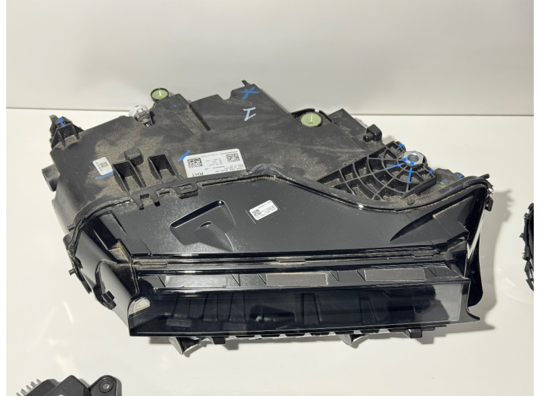 Фара передняя (комплект) к BMW XM G09, 2024г.