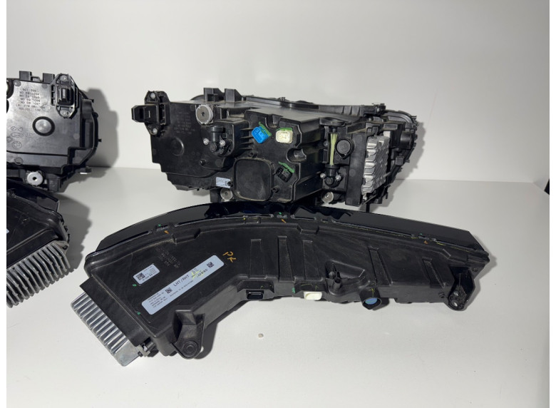 Фара передняя (комплект) к BMW XM G09, 2024г.