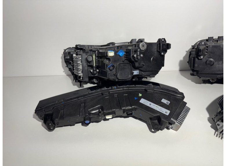 Фара передняя (комплект) к BMW XM G09, 2024г.