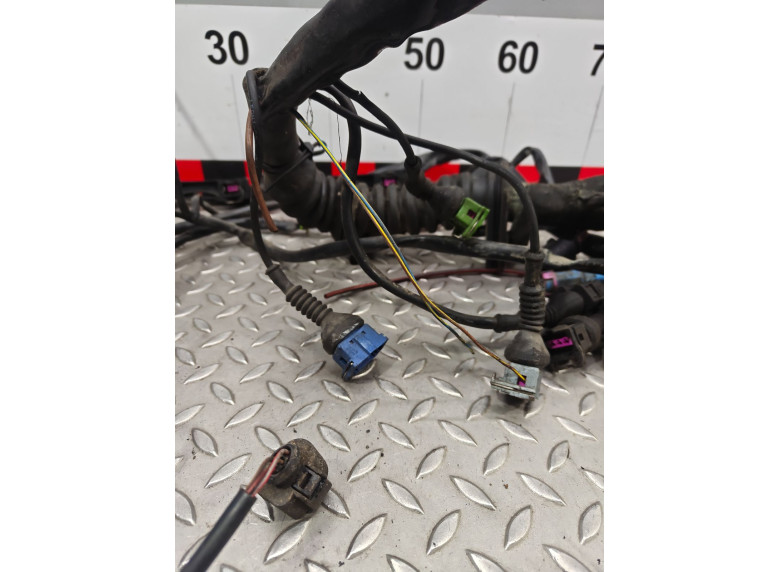 Проводка двигателя к Volkswagen Passat, 2000г.