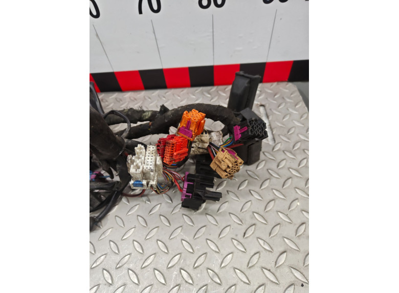 Проводка двигателя к Volkswagen Passat, 2000г.