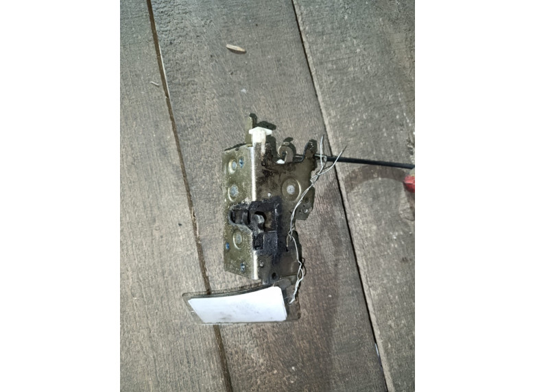 Замок двери передней левой к Mercedes Vito W638, 1999г.