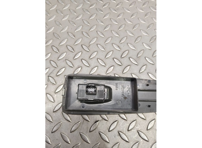 Кнопка стеклоподъемника переднего правого к Кнопка стеклоподъемника переднего правого к Peugeot Boxer undefined г. Boxer