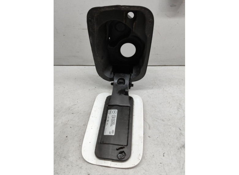 Лючок топливного бака к Audi A4, 2020г.