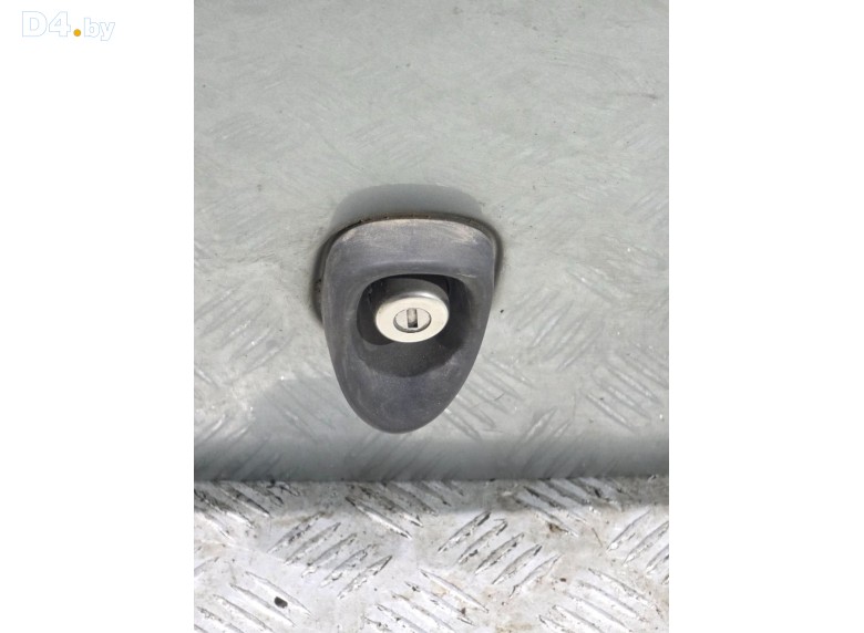 Кнопка открытия багажника к Toyota Yaris undefined г.