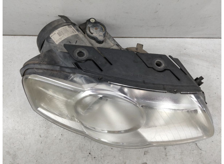 Фара правая к Volkswagen Passat, 2005г.