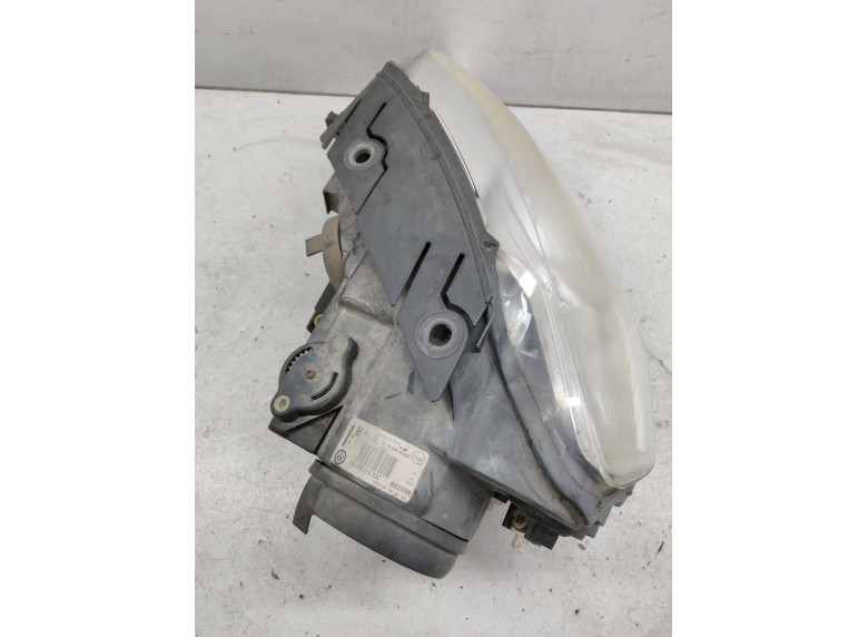 Фара правая к Volkswagen Passat, 2005г.