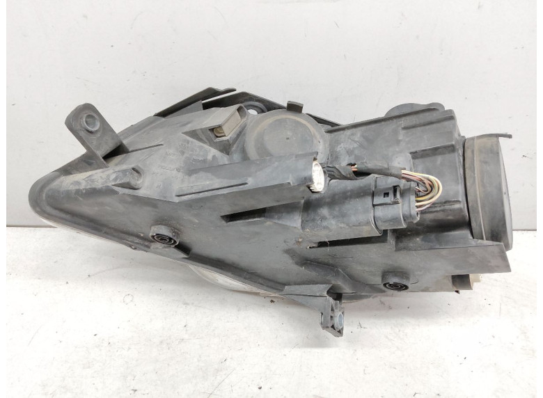 Фара правая к Volkswagen Passat, 2005г.