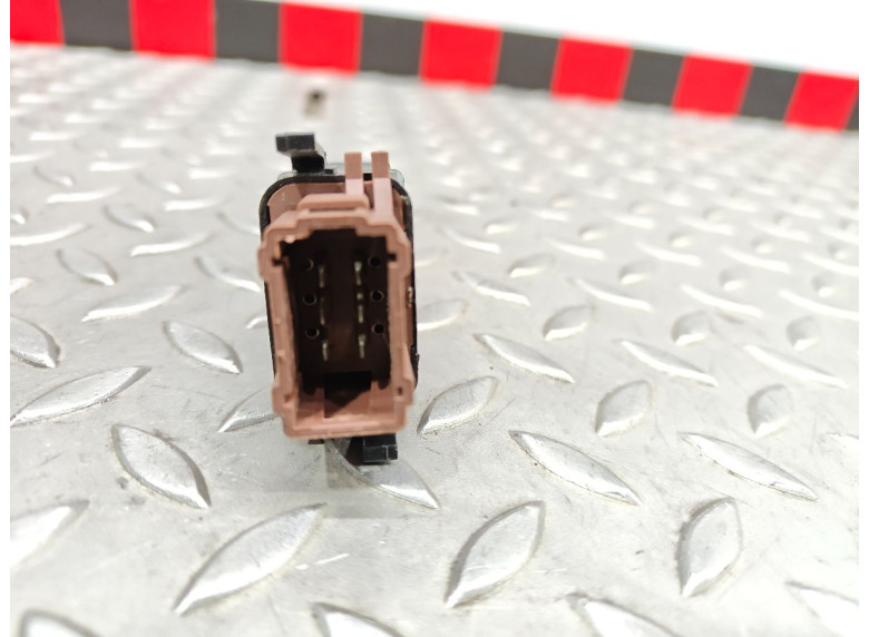 Кнопка стеклоподъемника заднего правого к Renault Laguna, 2003г.