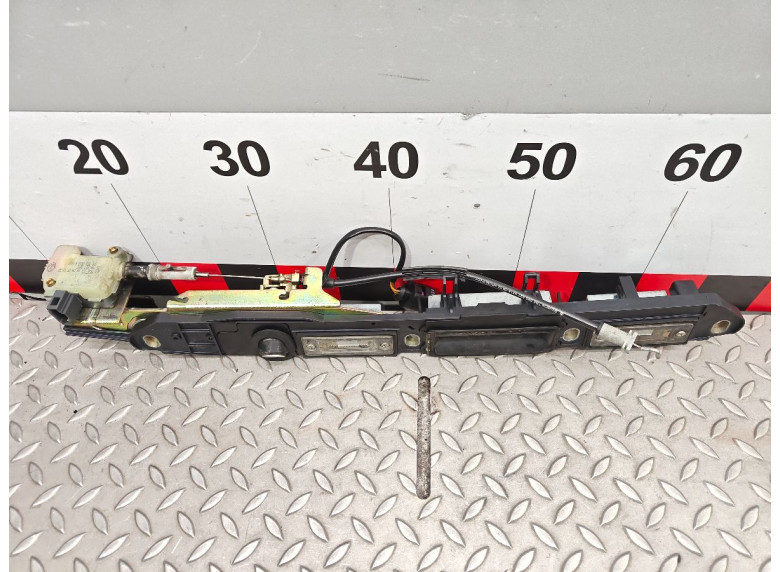 Кнопка открытия багажника к Volkswagen Passat, 2002г.