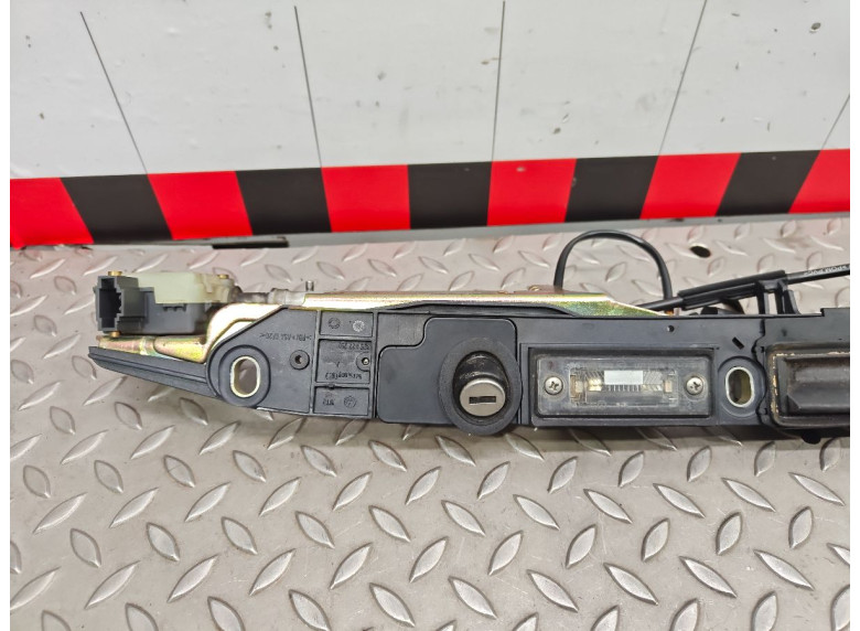 Накладка подсветки номера к Volkswagen Passat, 2002г.