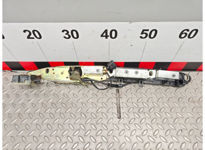 Накладка подсветки номера к Volkswagen Passat, 2002г.