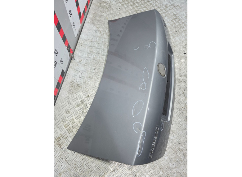 Крышка багажника (дверь 3-5) к Volkswagen Passat, 2002г.