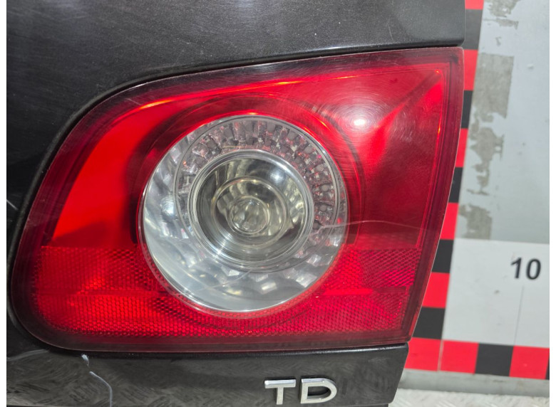 Фонарь крышки багажника правый к Volkswagen Passat, 2006г.