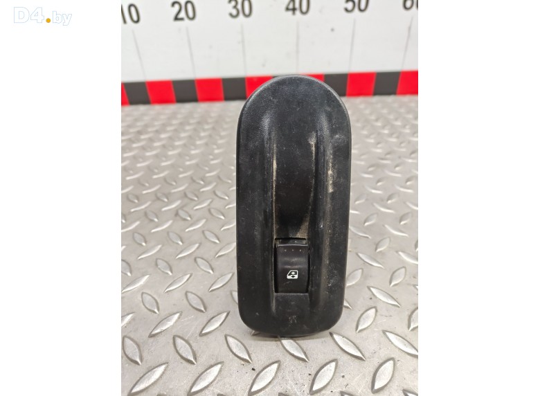 Кнопка стеклоподъемника переднего правого к Renault Master undefined г.
