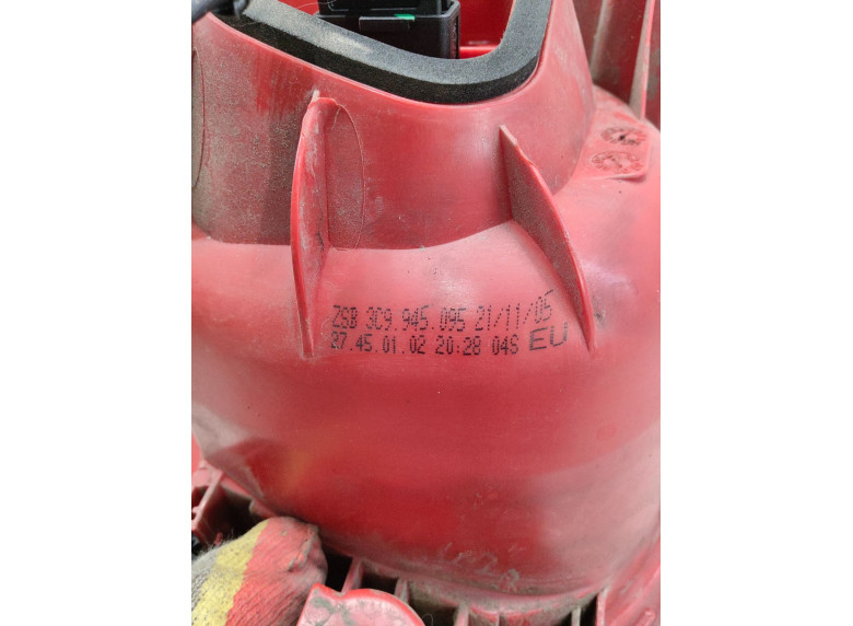 Фонарь задний левый к Volkswagen Passat, 2005г.