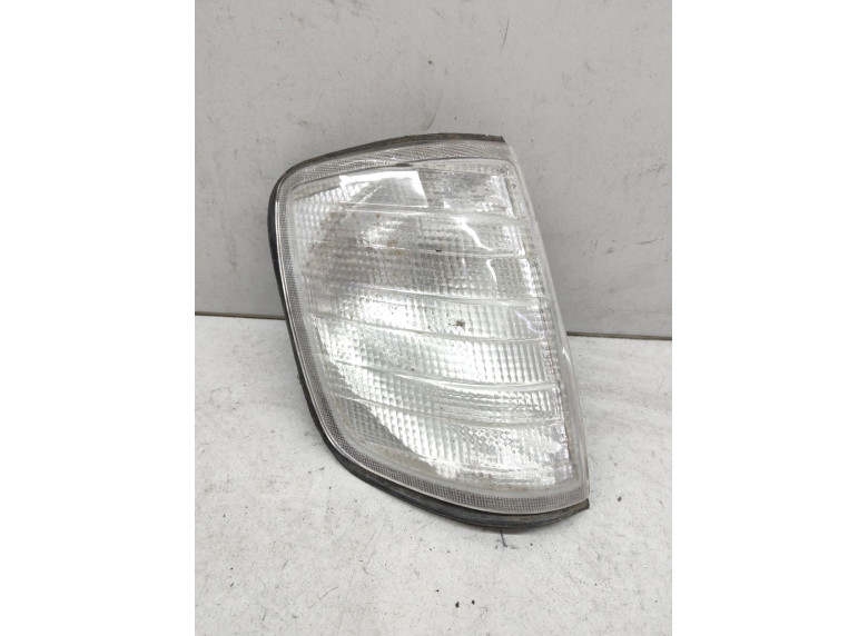 Поворотник правый к Mercedes E W124